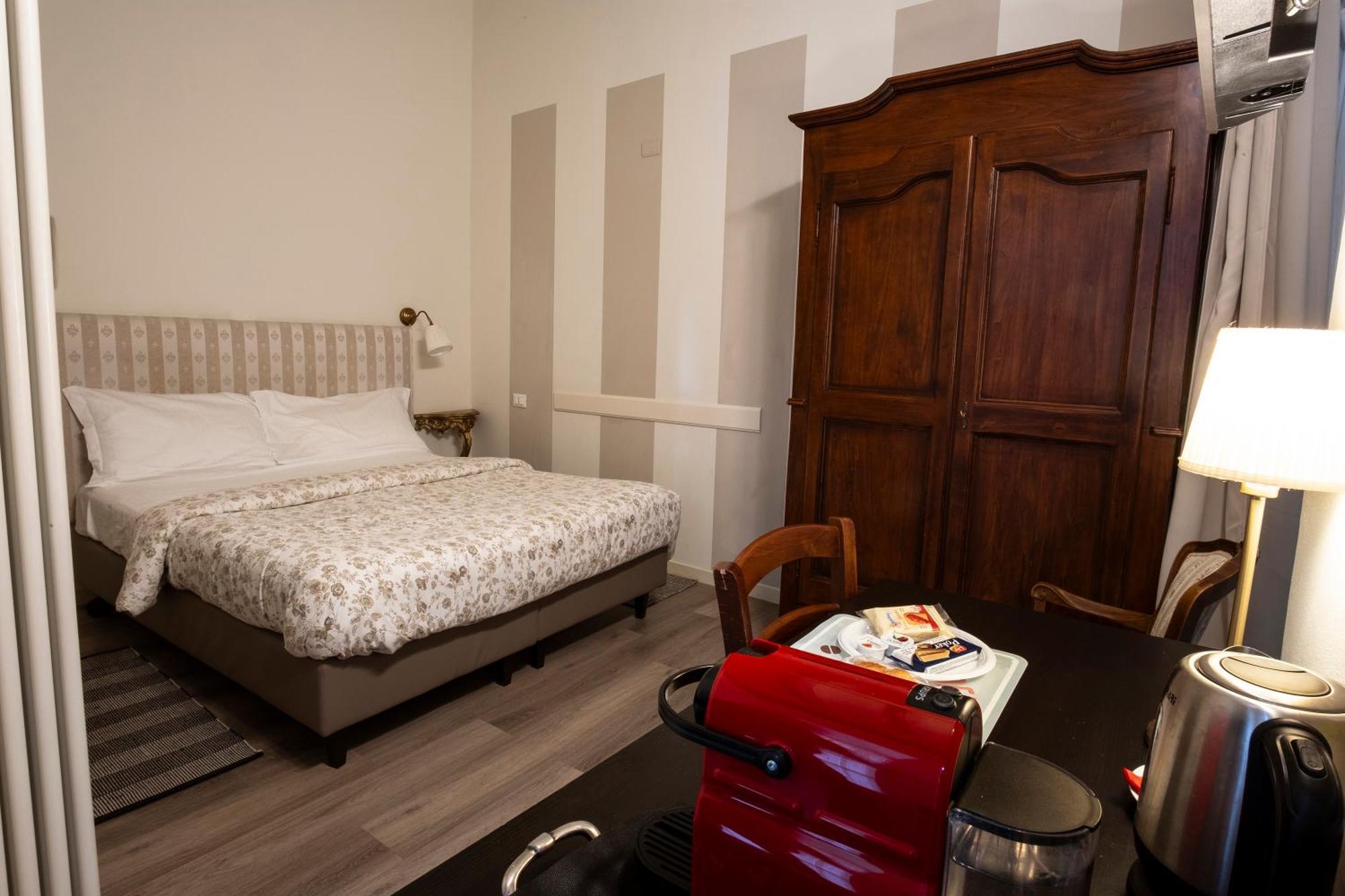Hotel Il Cortiletto Plasencia Exterior foto