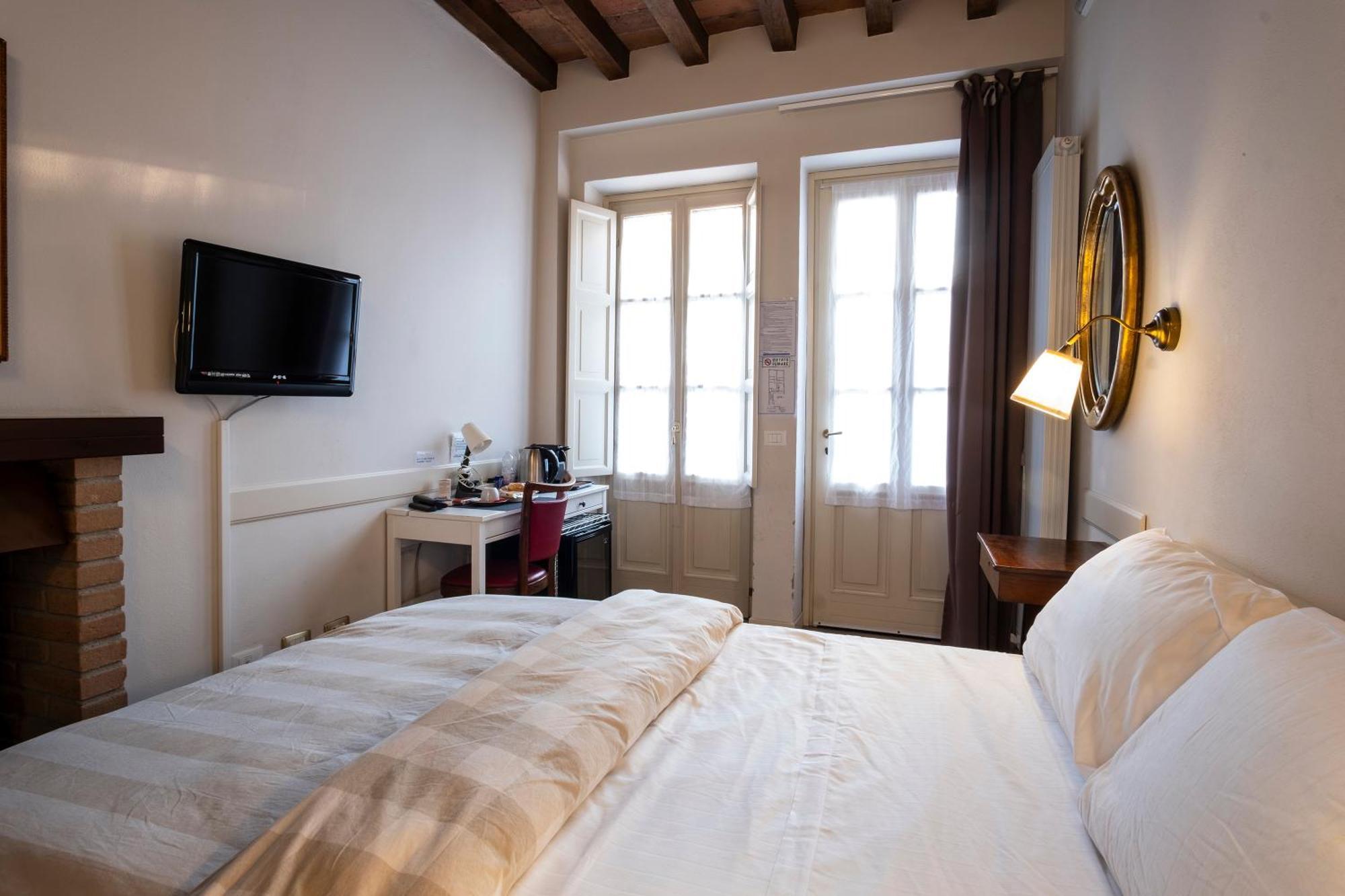 Hotel Il Cortiletto Plasencia Exterior foto