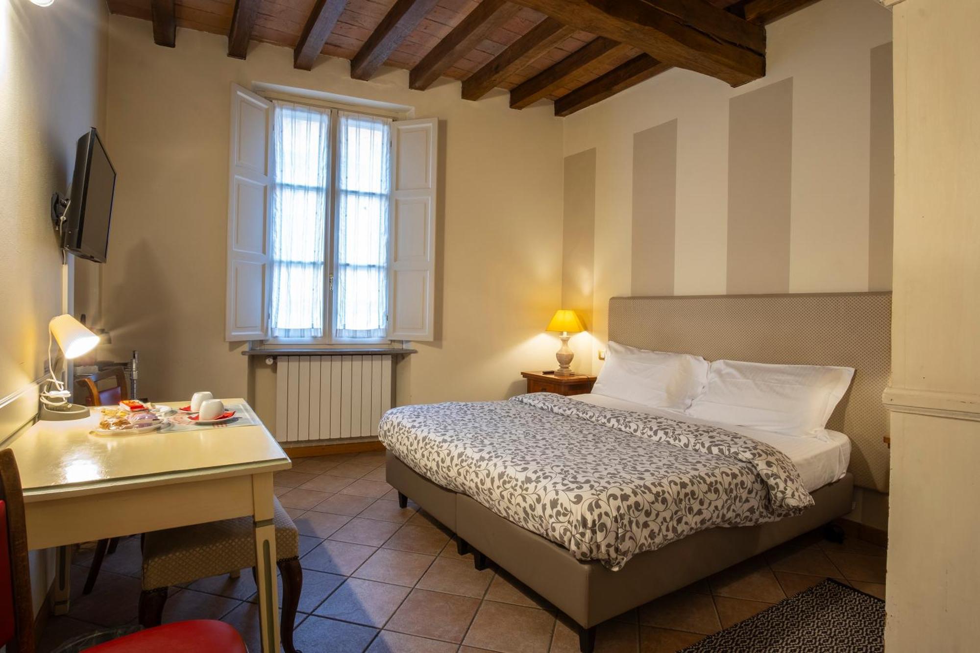 Hotel Il Cortiletto Plasencia Exterior foto
