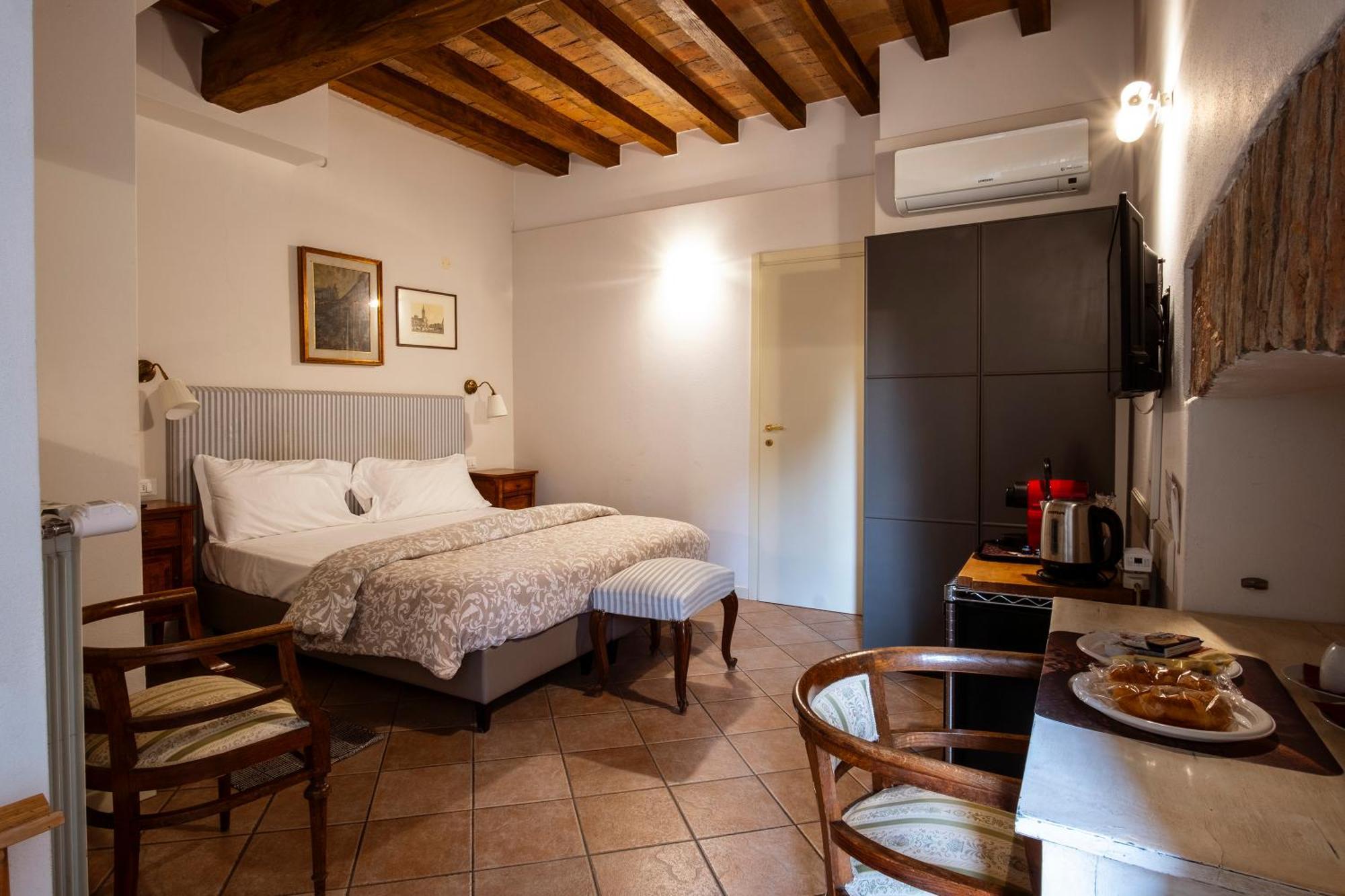 Hotel Il Cortiletto Plasencia Exterior foto